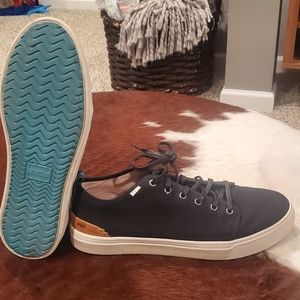 Tom's Travel Light Canvas Sneaker